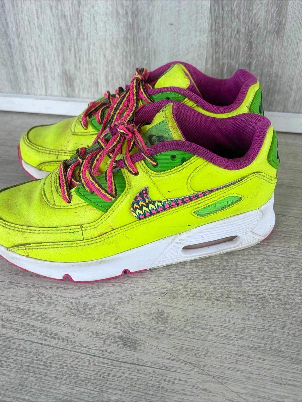 Nike Air Max 90 GS sneakers Girls Youth 2Y Kids Volt Fire Pink Leather